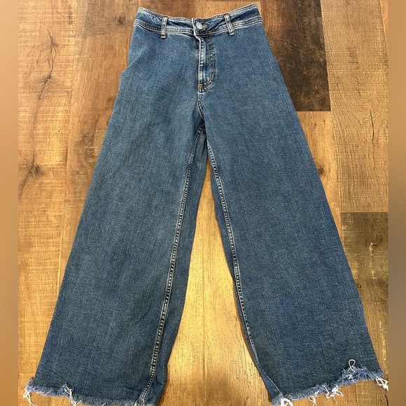 Zara Denim - ZARA Blue Wide-Leg Frey hem Jeans with stretch size 6 inseam 28 rise 12 1/2
